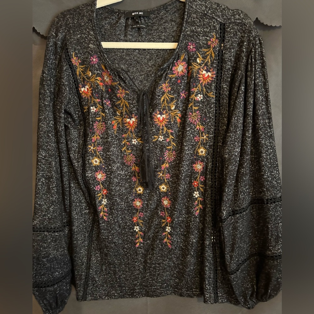 Miss Me black top size SM